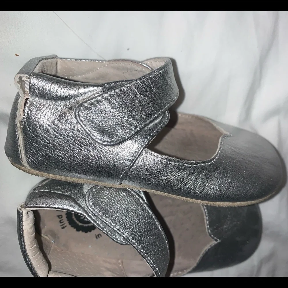 LIVIE & LUCA SILVER LEATHER  Mary Jane ballet shoes baby girl size 18-24 months